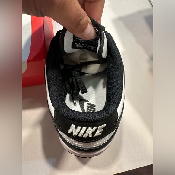 Nike Dunk Low Pandas women’s size 9 NIB - Picture 2 of 5